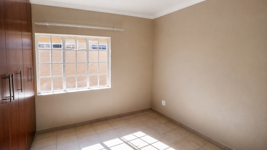 To Let 3 Bedroom Property for Rent in Flamwood North West
